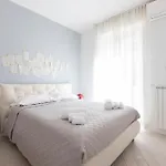 Elegant Flat In Ponte Milvio 아파트 *