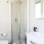 Elegant Flat In Ponte Milvio 아파트 *