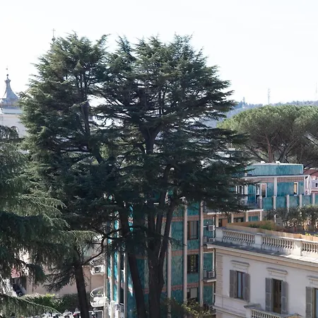 Elegant Flat In Ponte Milvio 아파트 *